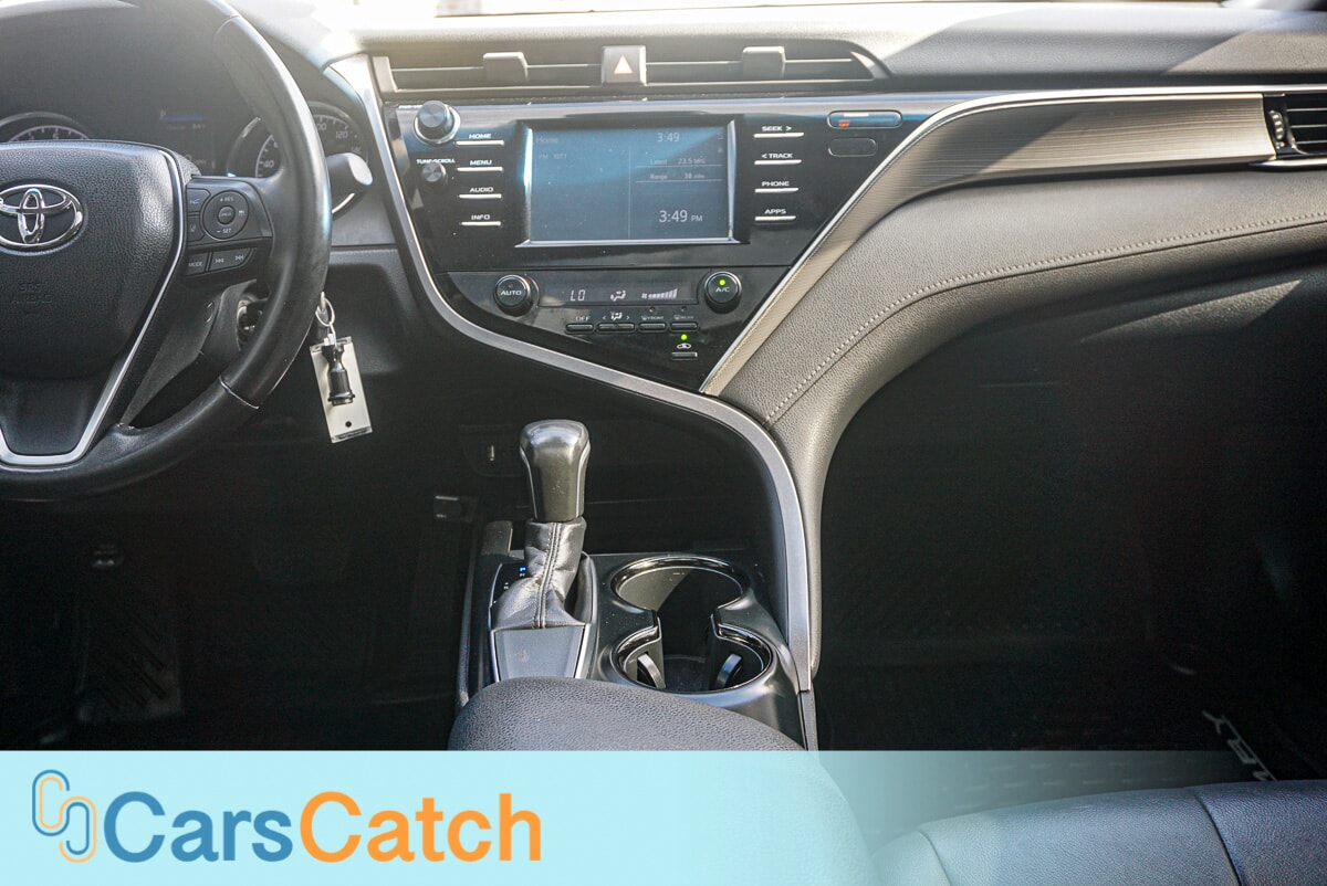 CARSCATCH - Used vehicle - SEDAN TOYOTA CAMRY 2018