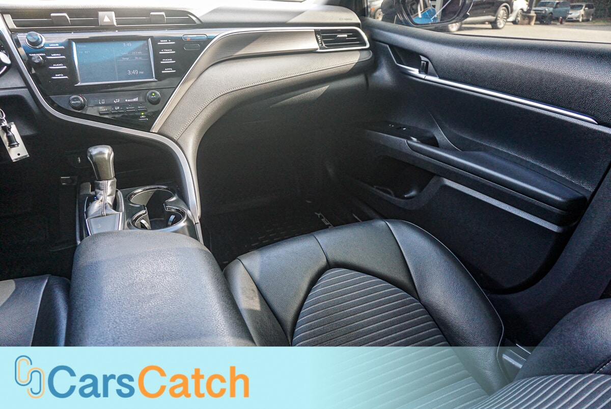 CARSCATCH - Used vehicle - SEDAN TOYOTA CAMRY 2018