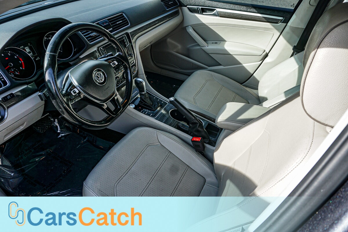 CARSCATCH - Used vehicle - SEDAN VOLKSWAGEN PASSAT 2018