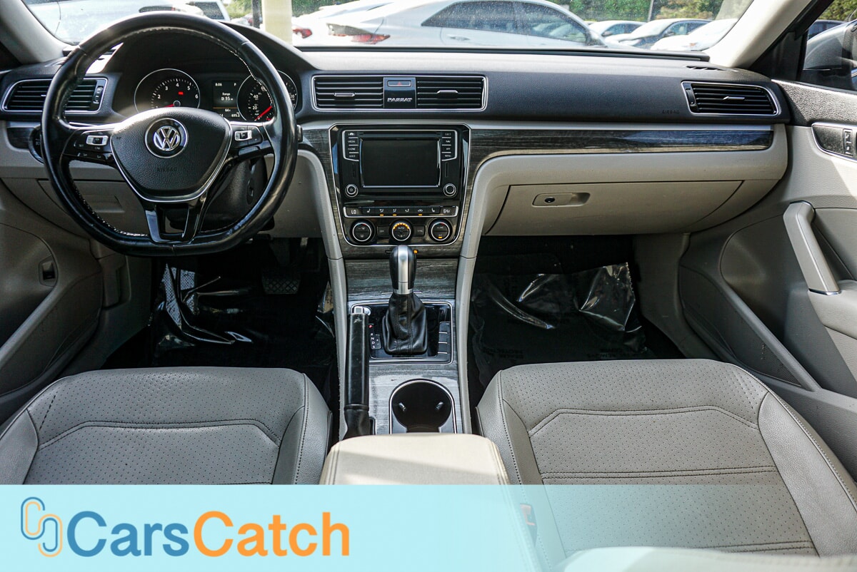 CARSCATCH - Used vehicle - SEDAN VOLKSWAGEN PASSAT 2018