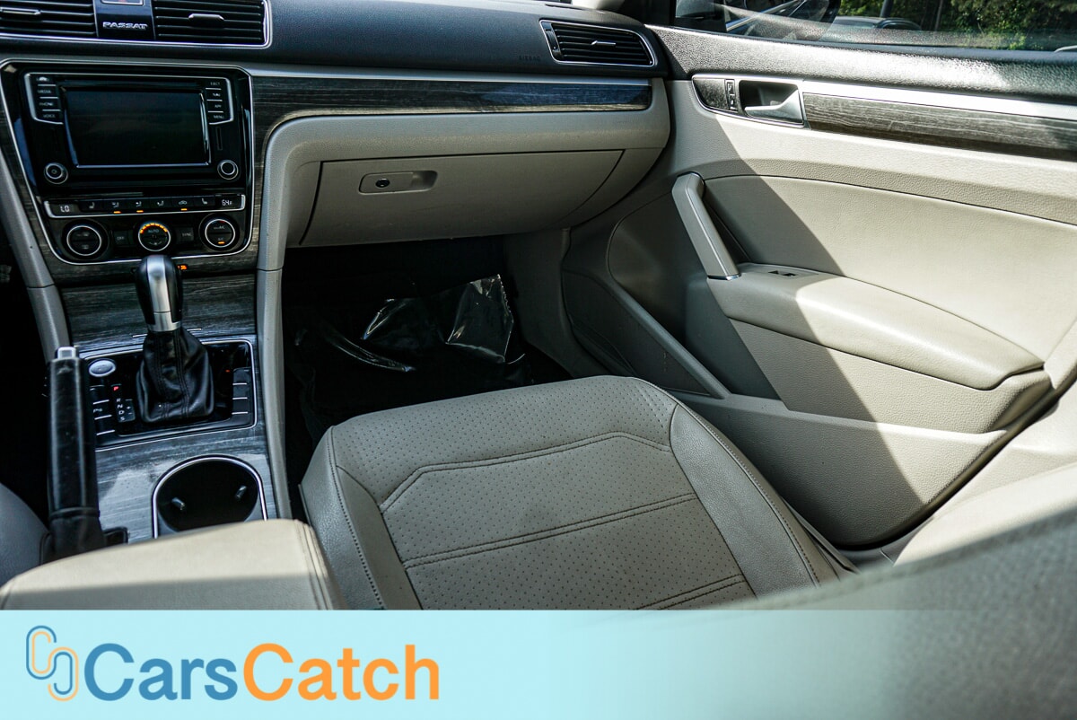 CARSCATCH - Used vehicle - SEDAN VOLKSWAGEN PASSAT 2018