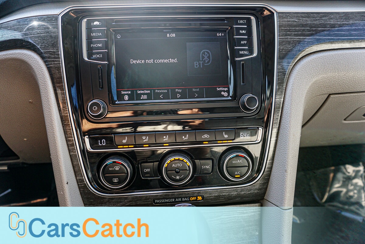 CARSCATCH - Used vehicle - SEDAN VOLKSWAGEN PASSAT 2018