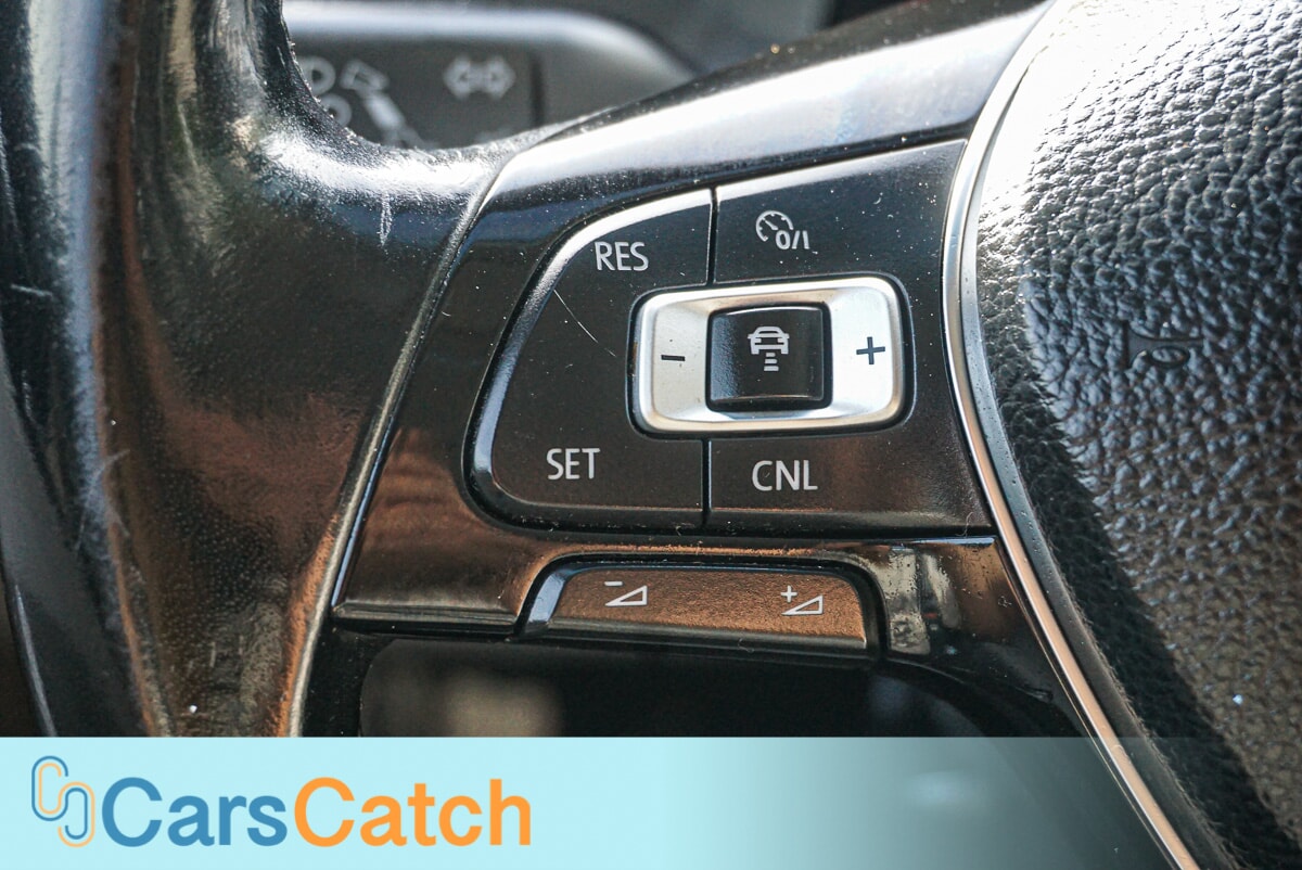 CARSCATCH - Used vehicle - SEDAN VOLKSWAGEN PASSAT 2018