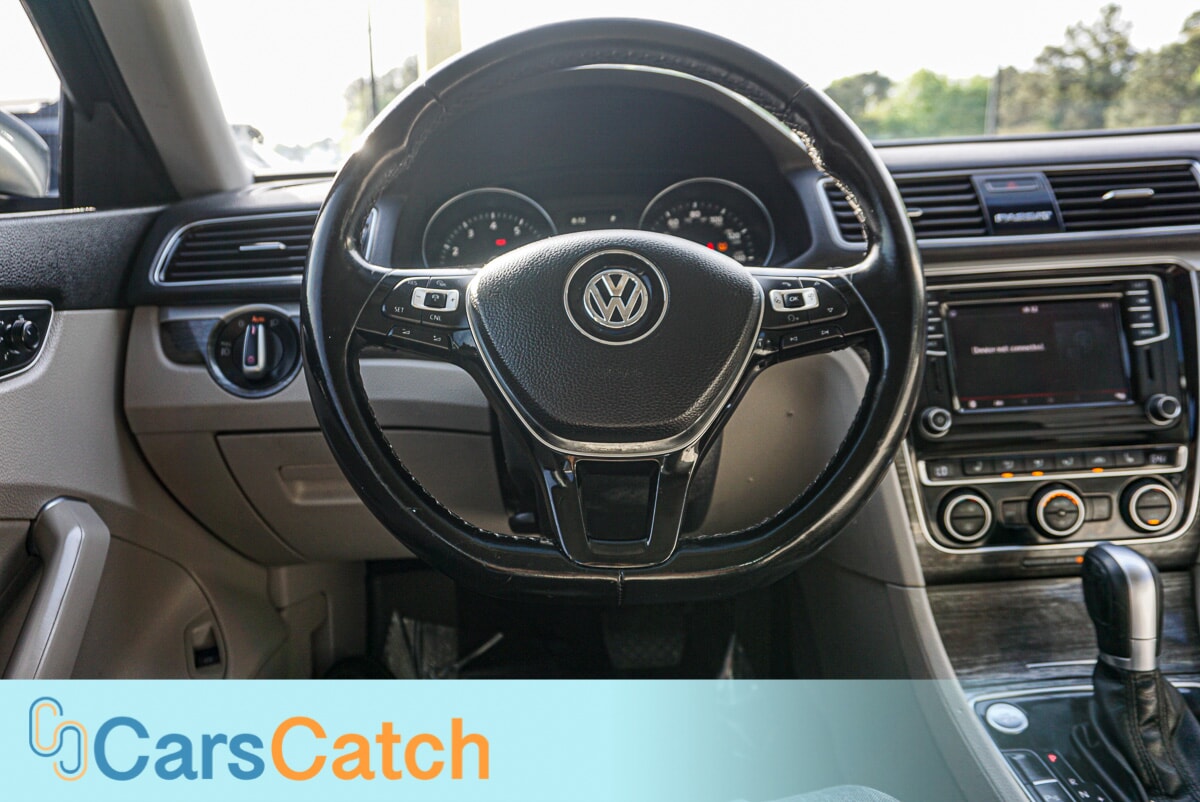 CARSCATCH - Used vehicle - SEDAN VOLKSWAGEN PASSAT 2018