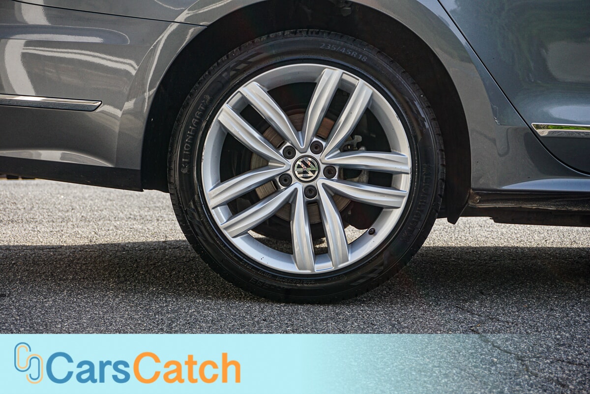 CARSCATCH - Used vehicle - SEDAN VOLKSWAGEN PASSAT 2018