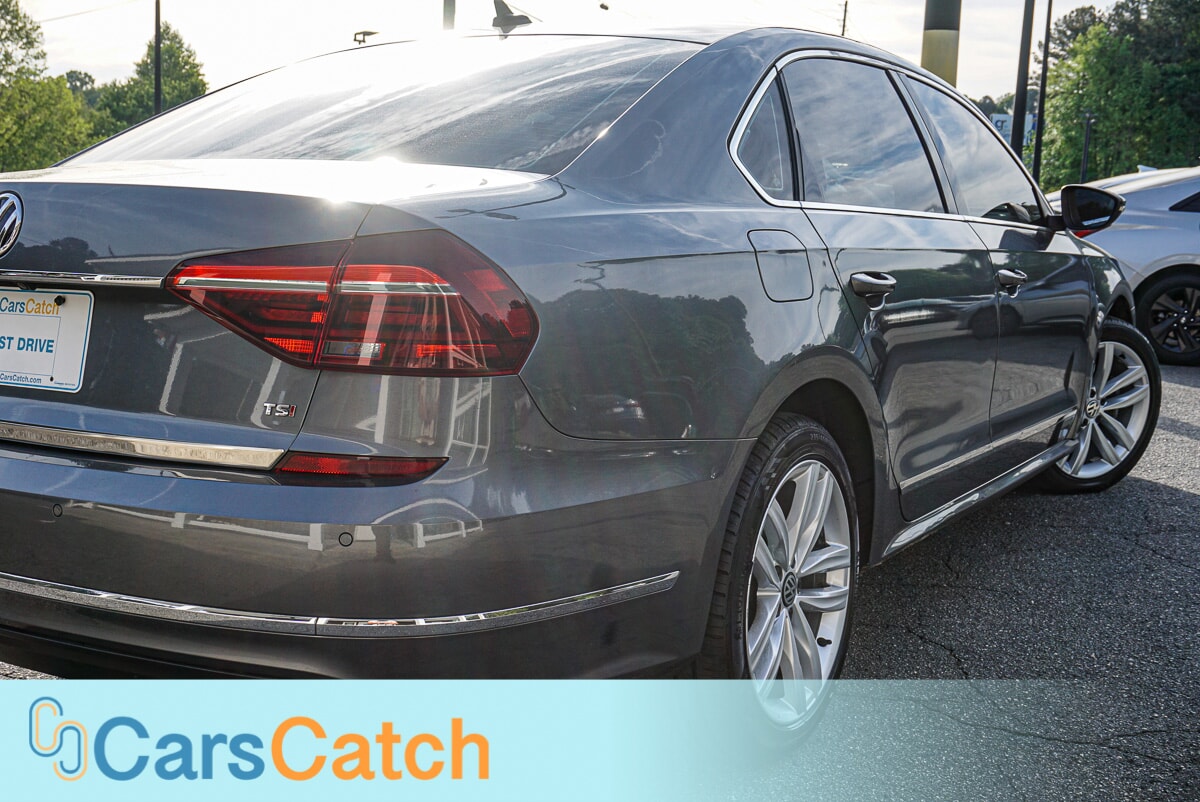CARSCATCH - Used vehicle - SEDAN VOLKSWAGEN PASSAT 2018