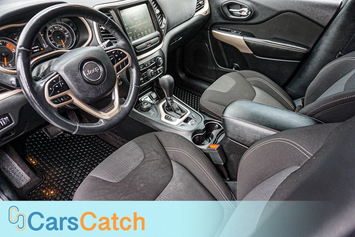 CARSCATCH - Used vehicle - SUV JEEP CHEROKEE 2017