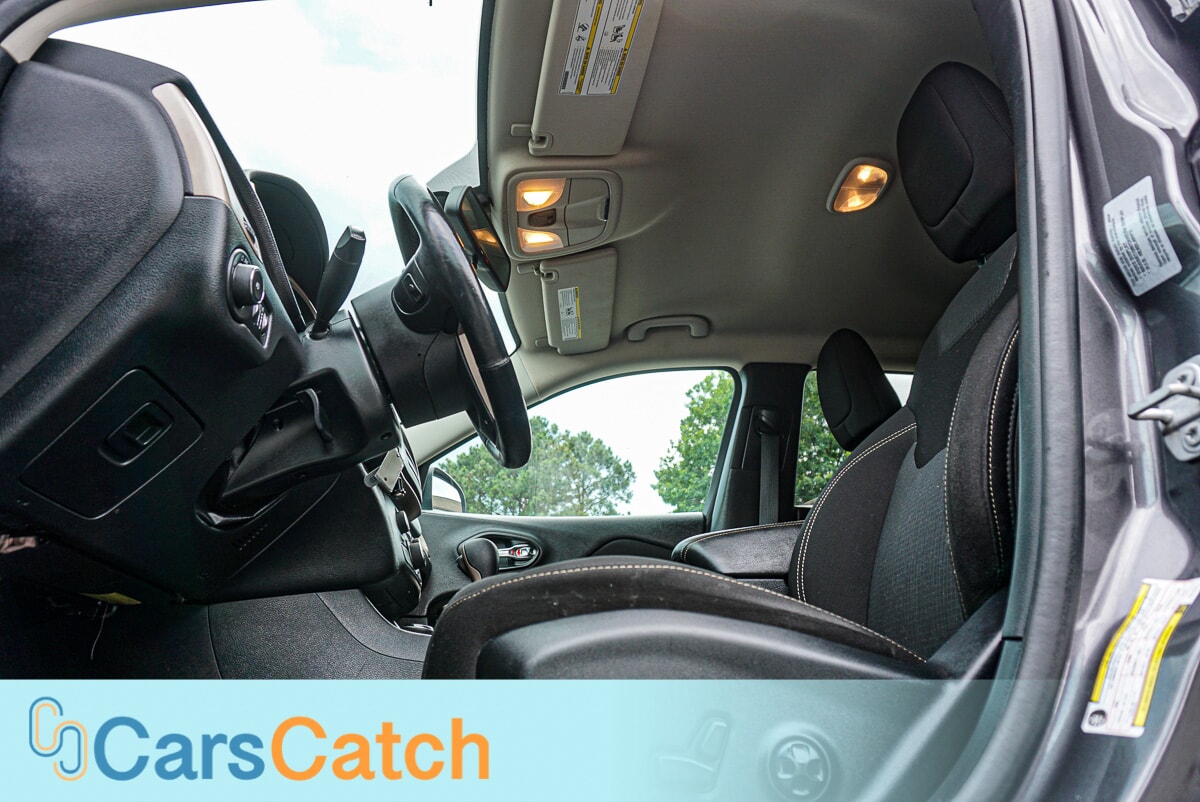 CARSCATCH - Used vehicle - SUV JEEP CHEROKEE 2017