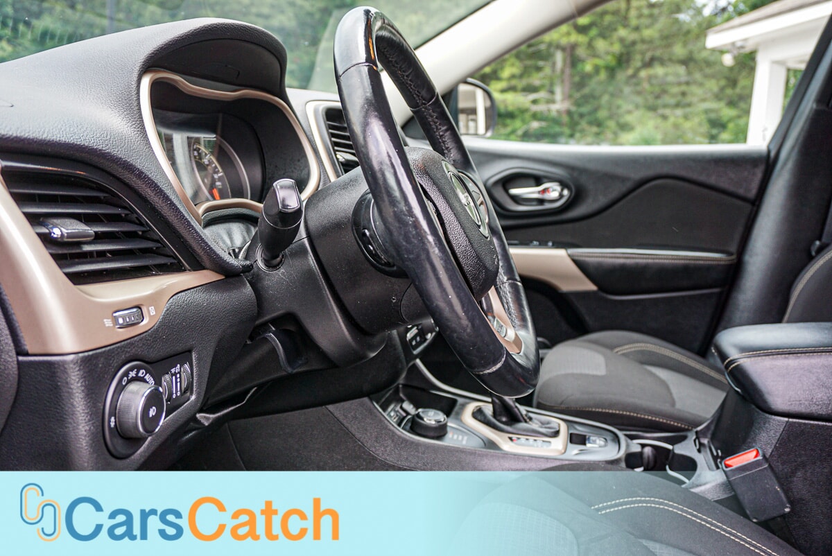 CARSCATCH - Used vehicle - SUV JEEP CHEROKEE 2017