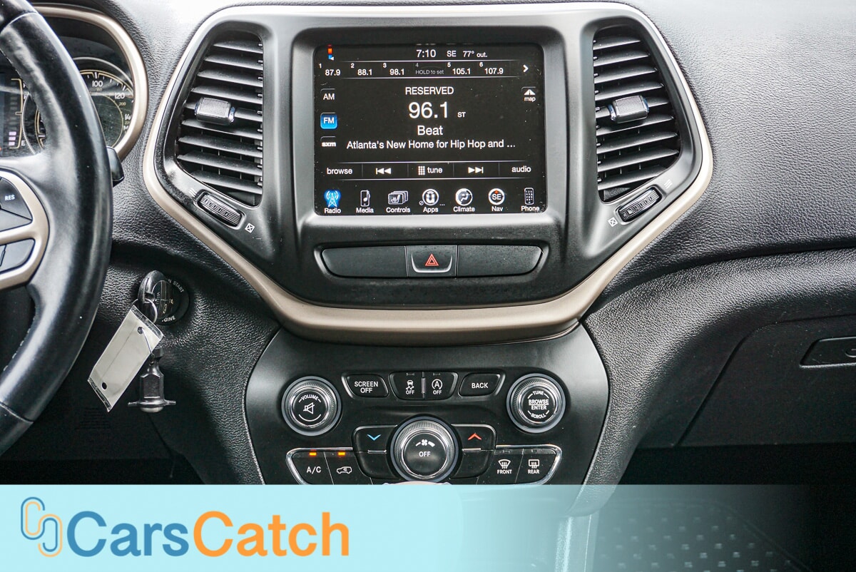 CARSCATCH - Used vehicle - SUV JEEP CHEROKEE 2017