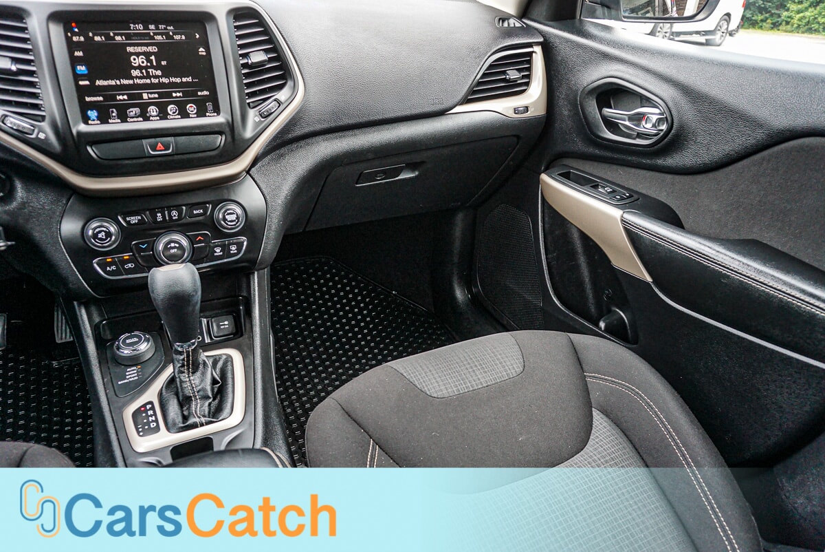 CARSCATCH - Used vehicle - SUV JEEP CHEROKEE 2017