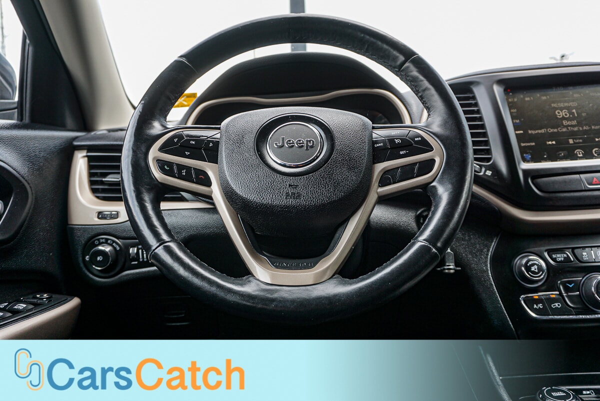 CARSCATCH - Used vehicle - SUV JEEP CHEROKEE 2017