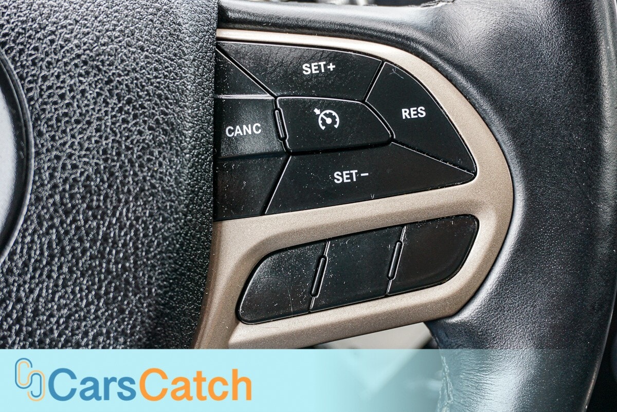 CARSCATCH - Used vehicle - SUV JEEP CHEROKEE 2017