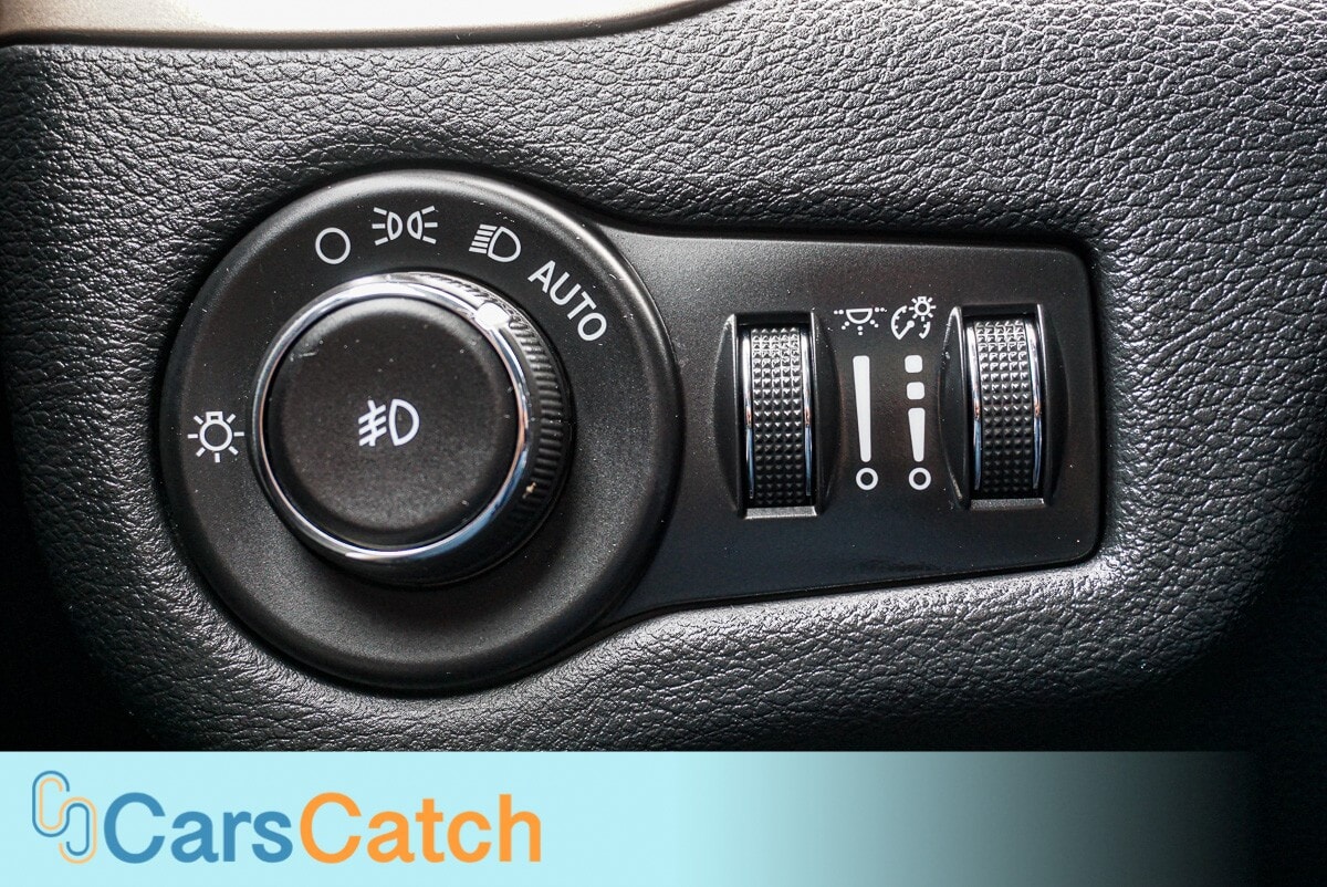 CARSCATCH - Used vehicle - SUV JEEP CHEROKEE 2017