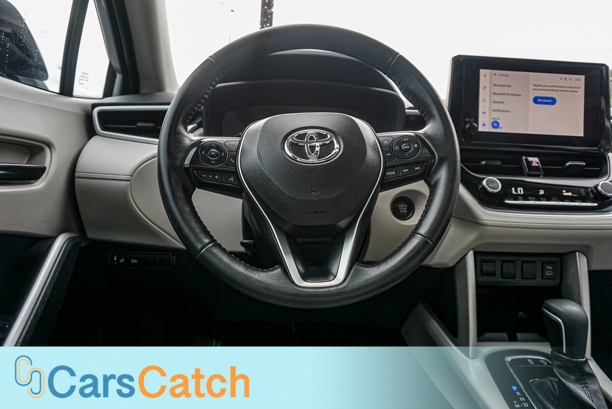 CARSCATCH - Used vehicle - SUV TOYOTA COROLLA CROSS 2024