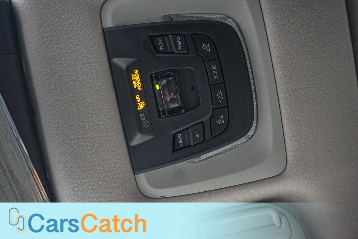 CARSCATCH - Used vehicle - SUV TOYOTA COROLLA CROSS 2024