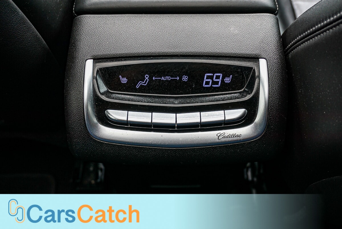 CARSCATCH - Used vehicle - SUV CADILLAC XT6 2021
