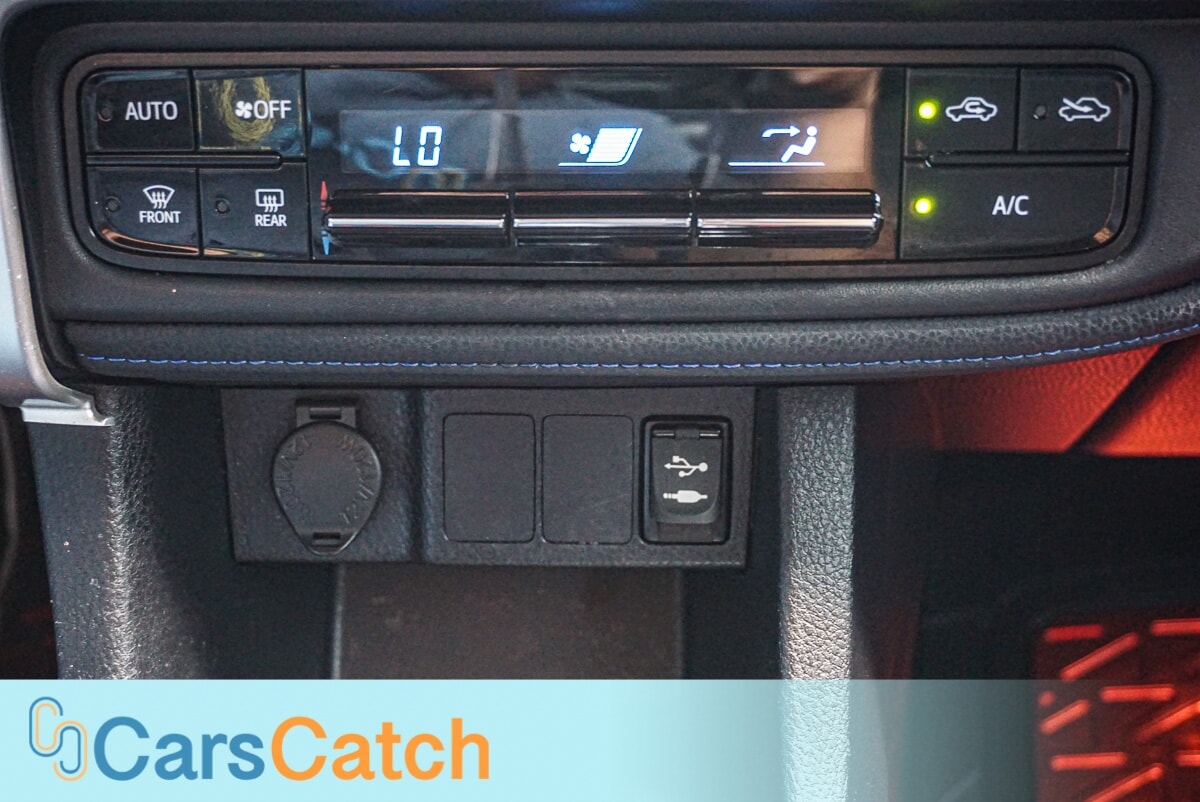 CARSCATCH - Used vehicle - SEDAN TOYOTA COROLLA 2019