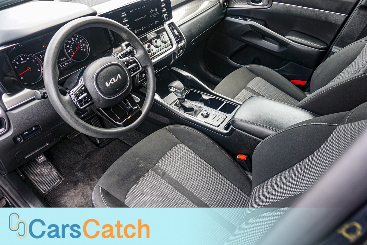 CARSCATCH - Used vehicle - SUV KIA SORENTO 2023