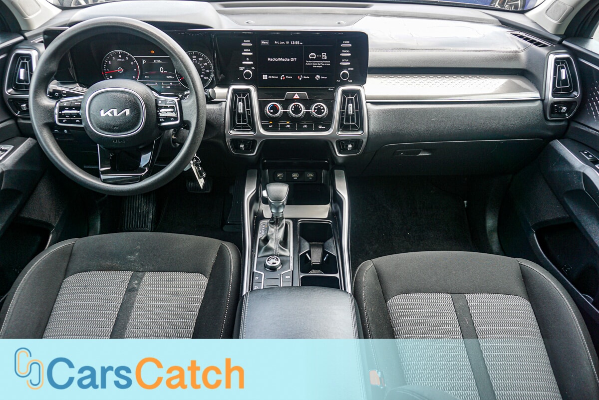 CARSCATCH - Used vehicle - SUV KIA SORENTO 2023