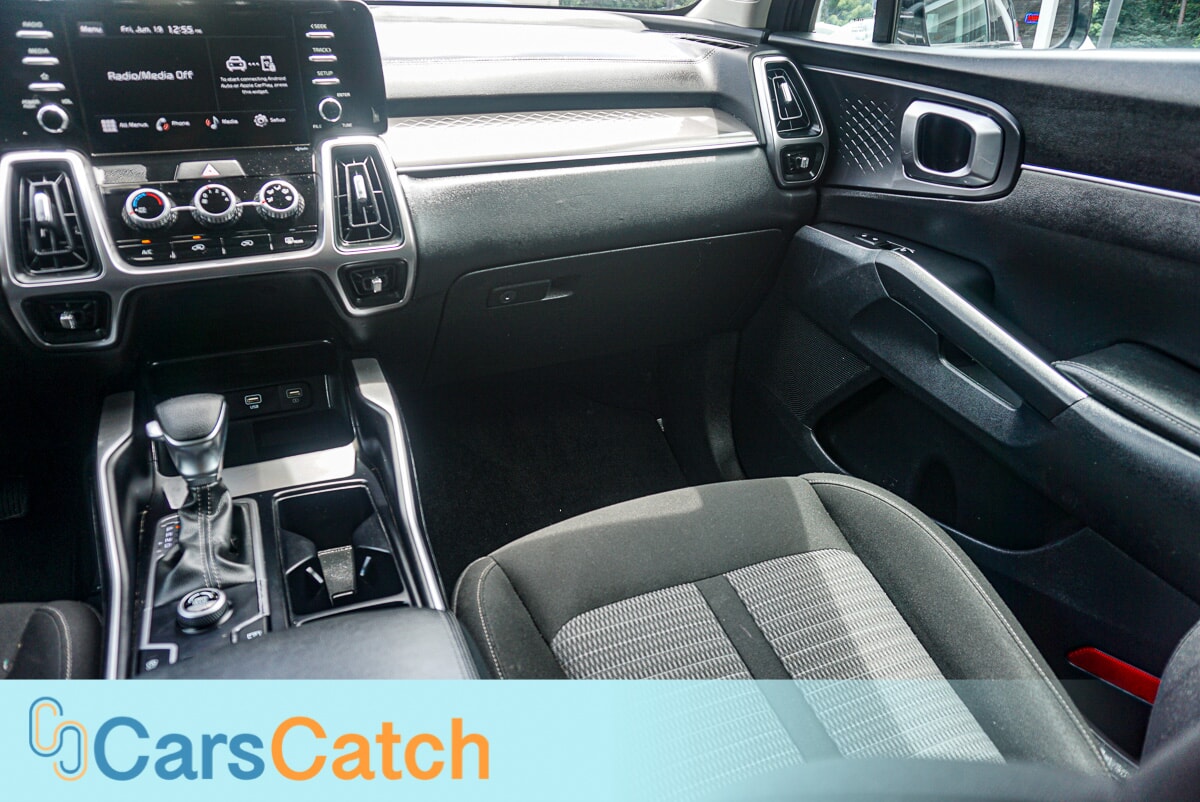 CARSCATCH - Used vehicle - SUV KIA SORENTO 2023