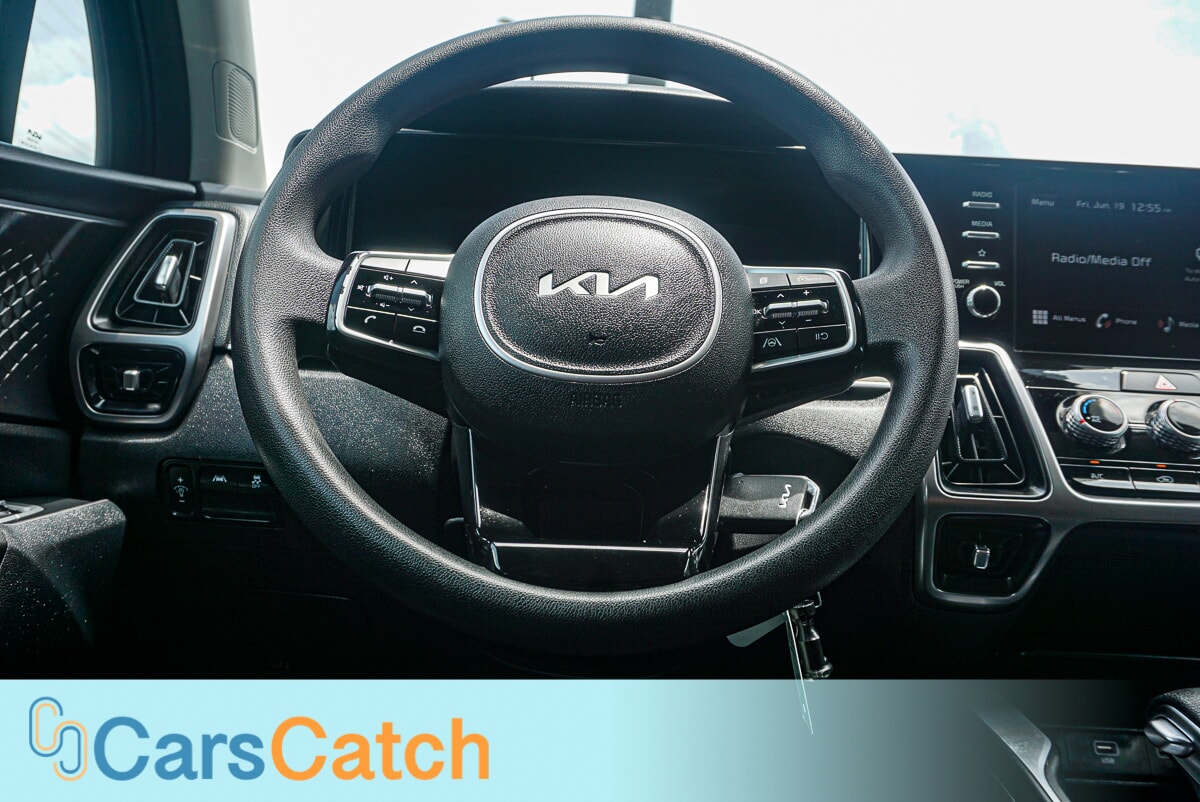 CARSCATCH - Used vehicle - SUV KIA SORENTO 2023