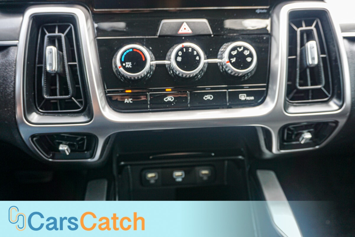 CARSCATCH - Used vehicle - SUV KIA SORENTO 2023