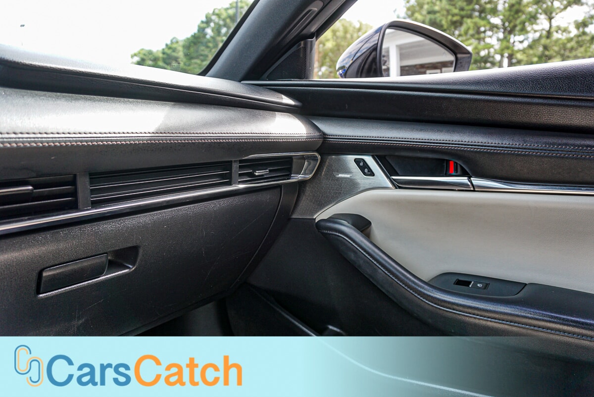 CARSCATCH - Used vehicle - SEDAN MAZDA MAZDA3 HATCHBACK 2019