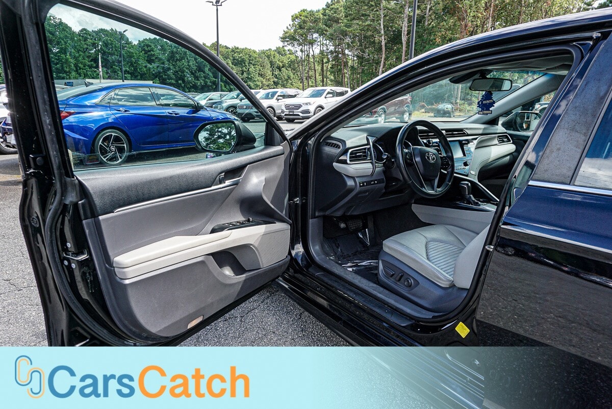 CARSCATCH - Used vehicle - SEDAN TOYOTA CAMRY 2018