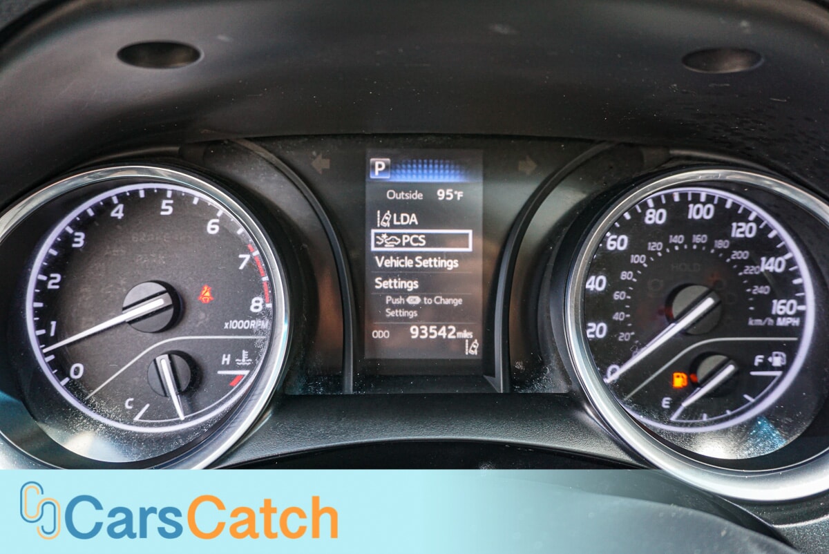 CARSCATCH - Used vehicle - SEDAN TOYOTA CAMRY 2018