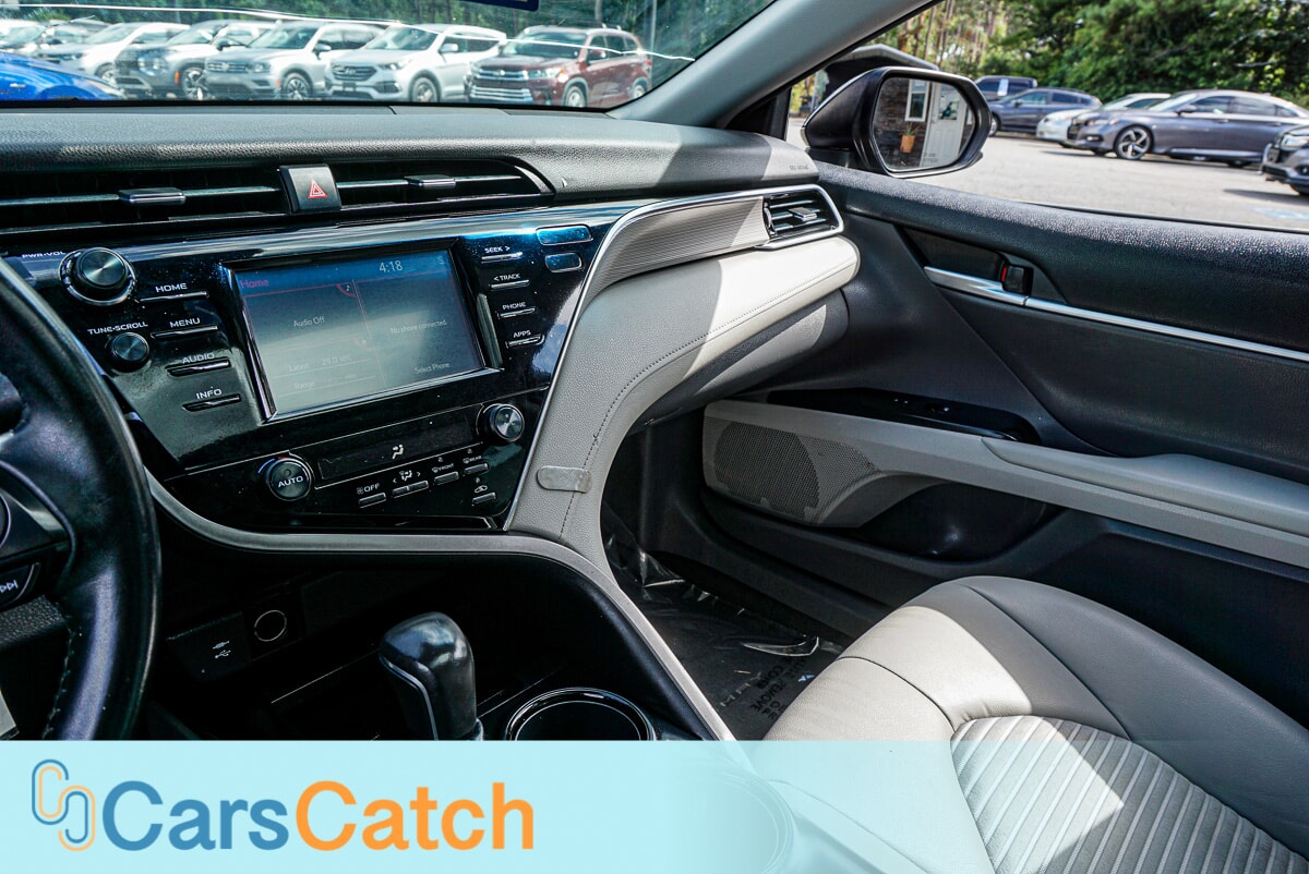 CARSCATCH - Used vehicle - SEDAN TOYOTA CAMRY 2018
