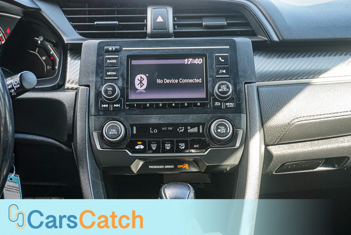 CARSCATCH - Used vehicle - SEDAN HONDA CIVIC HATCHBACK 2018