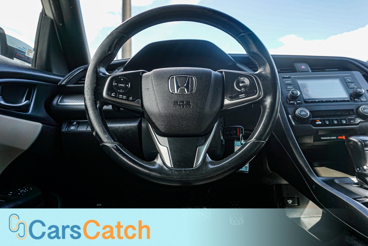 CARSCATCH - Used vehicle - SEDAN HONDA CIVIC HATCHBACK 2018