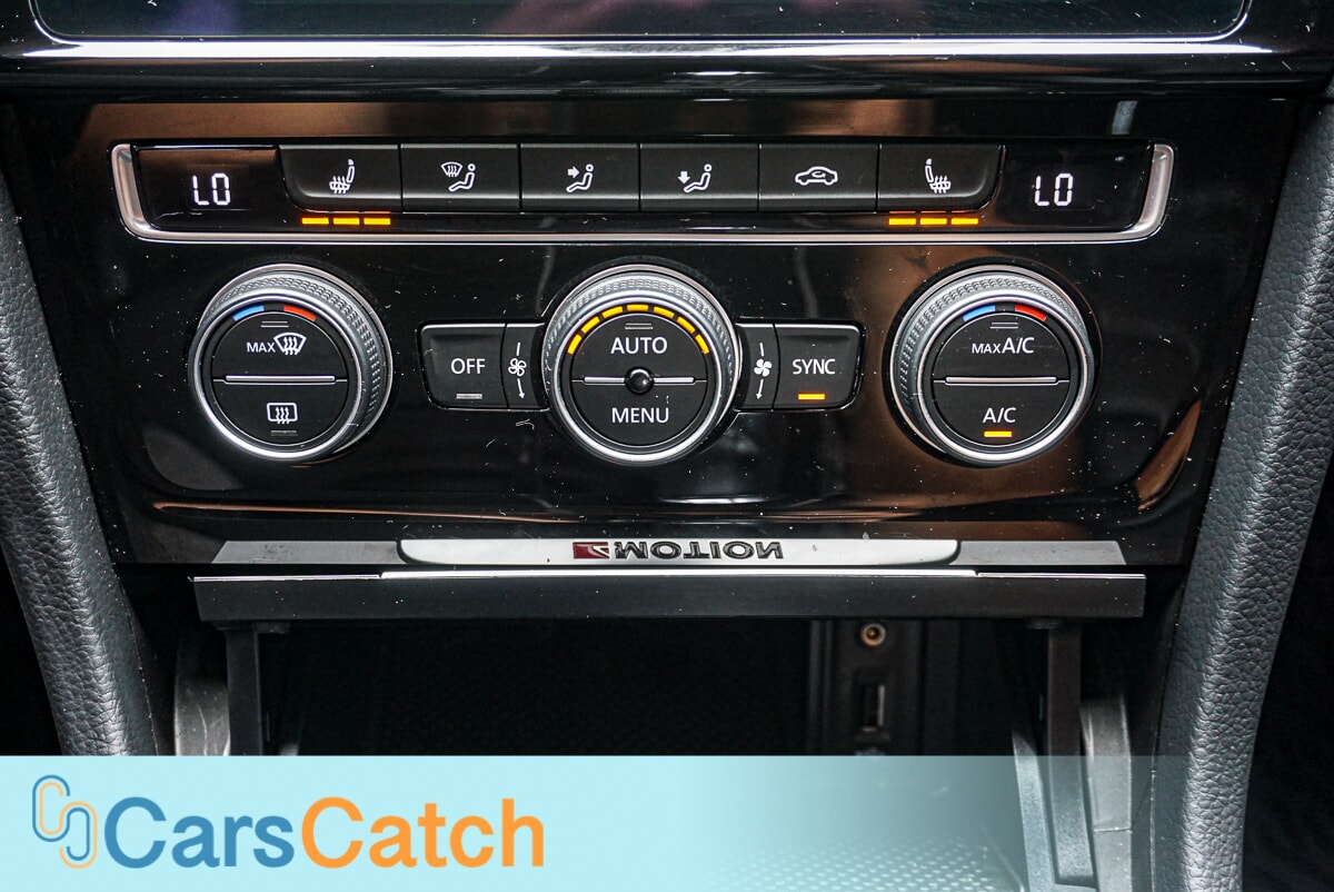 CARSCATCH - Used vehicle - SEDAN VOLKSWAGEN GOLF R 2018