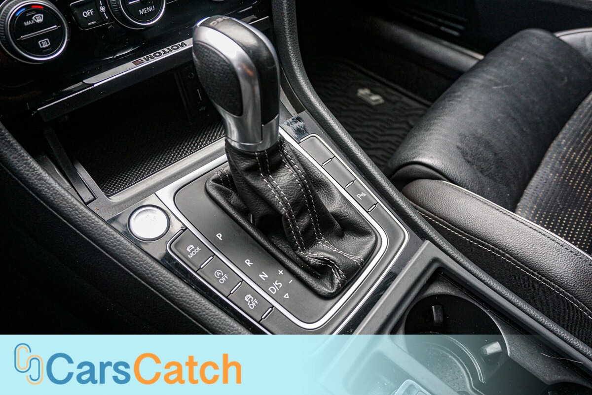 CARSCATCH - Used vehicle - SEDAN VOLKSWAGEN GOLF R 2018