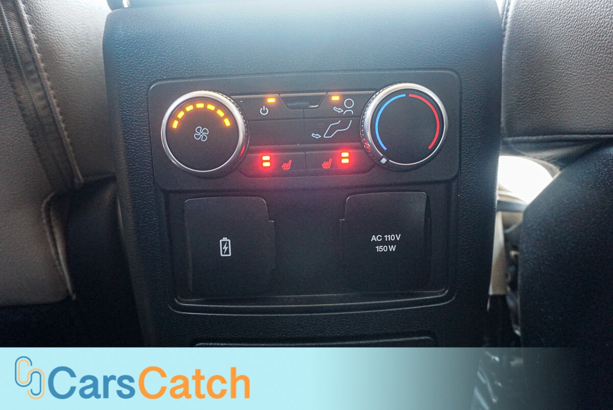 CARSCATCH - Used vehicle - SUV FORD EXPLORER 2022