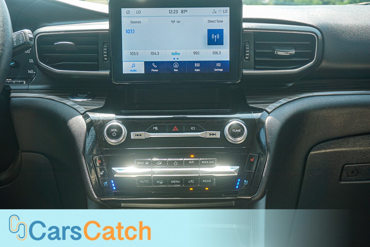 CARSCATCH - Used vehicle - SUV FORD EXPLORER 2022
