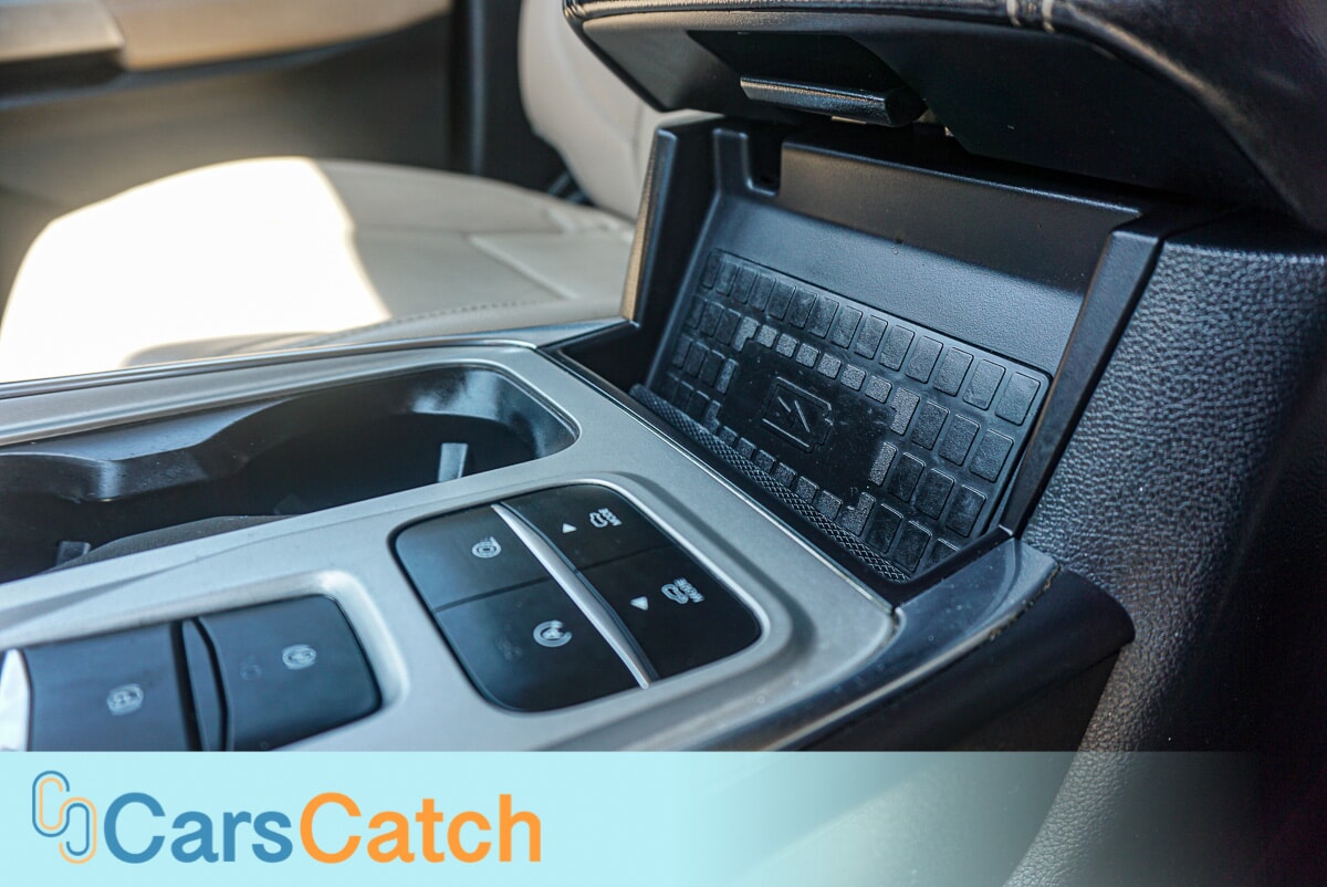 CARSCATCH - Used vehicle - SUV FORD EXPLORER 2022