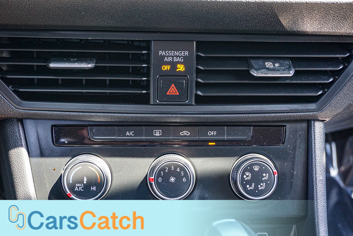 CARSCATCH - Used vehicle - SEDAN VOLKSWAGEN JETTA 2020
