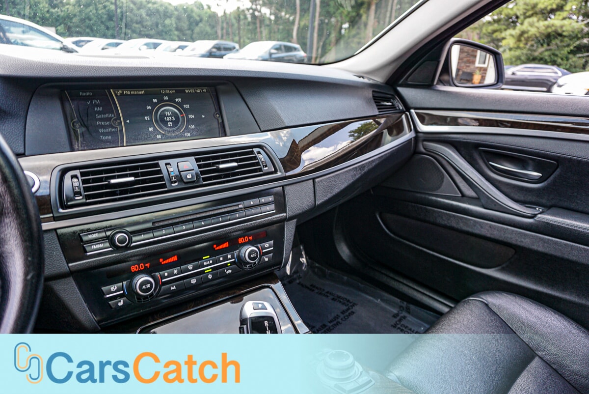 CARSCATCH - Used vehicle - SEDAN BMW 5 SERIES 2011