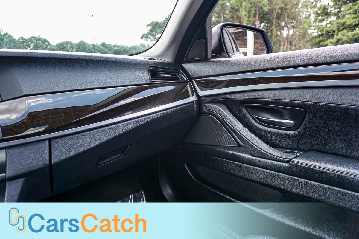 CARSCATCH - Used vehicle - SEDAN BMW 5 SERIES 2011