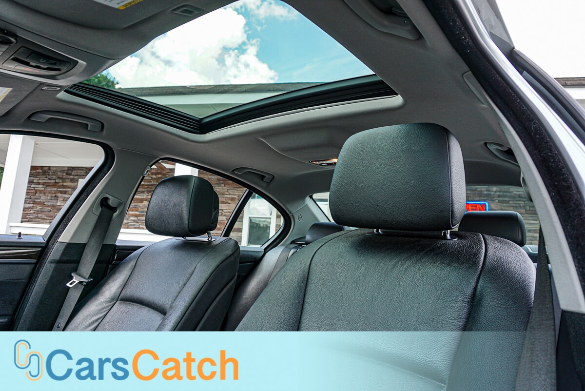 CARSCATCH - Used vehicle - SEDAN BMW 5 SERIES 2011