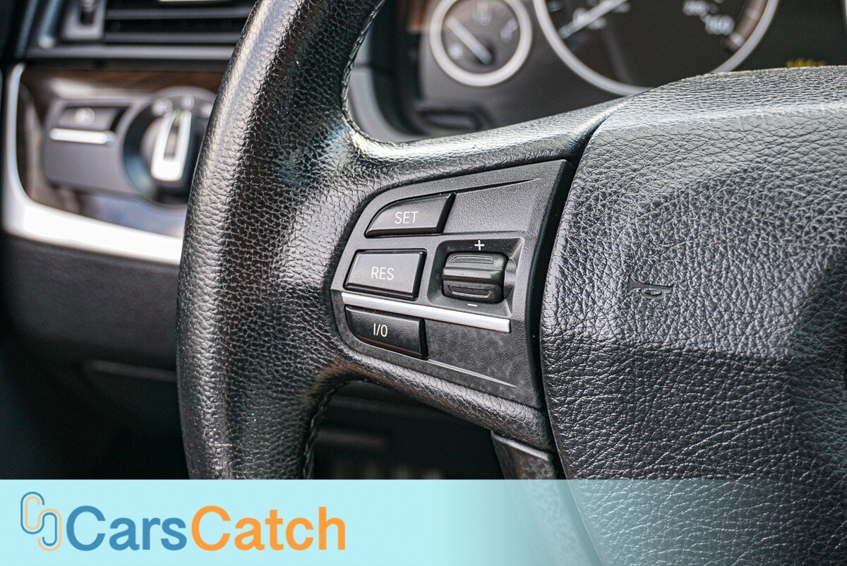 CARSCATCH - Used vehicle - SEDAN BMW 5 SERIES 2011
