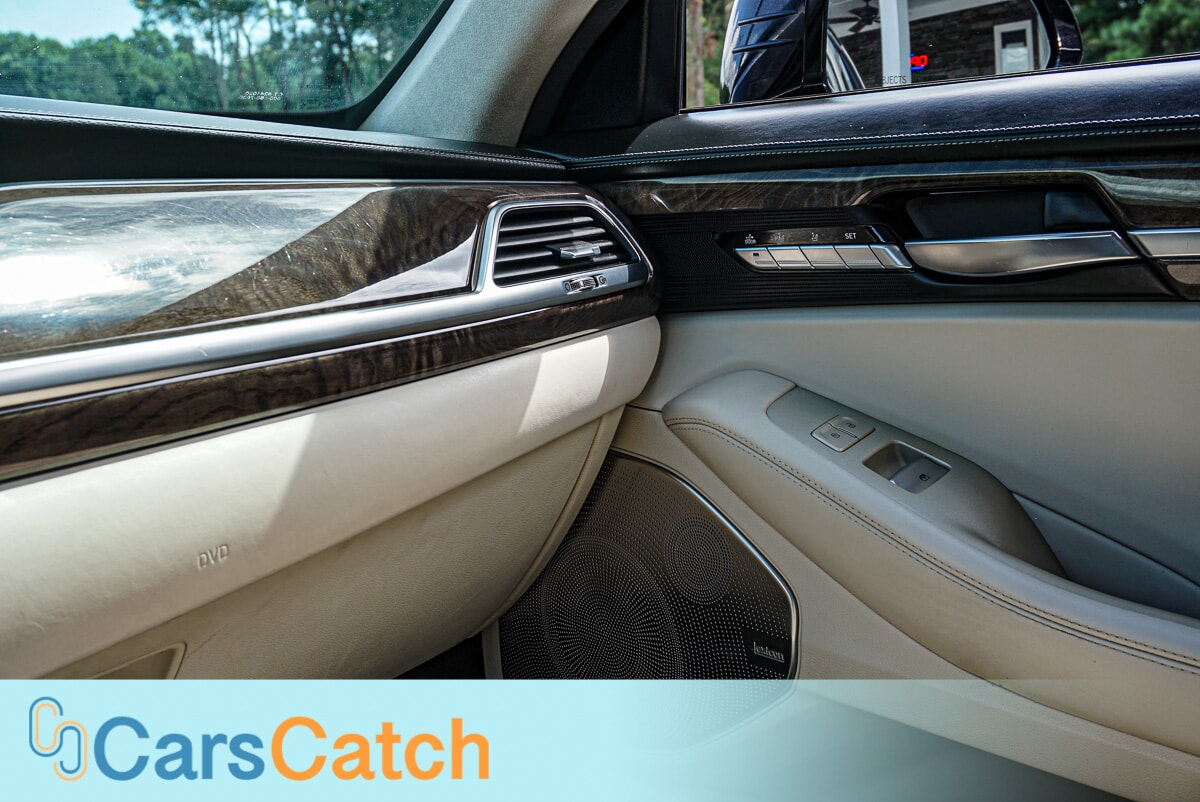 CARSCATCH - Used vehicle - SEDAN GENESIS G90 2019