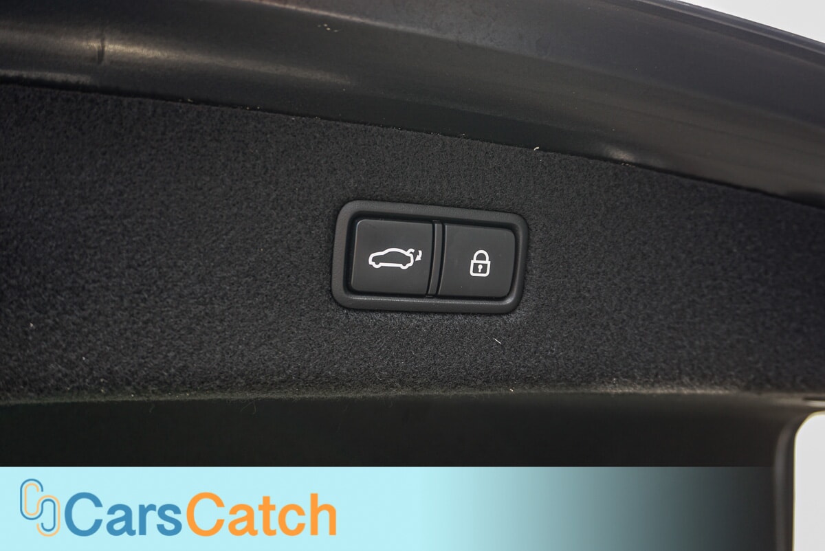 CARSCATCH - Used vehicle - SEDAN GENESIS G90 2019