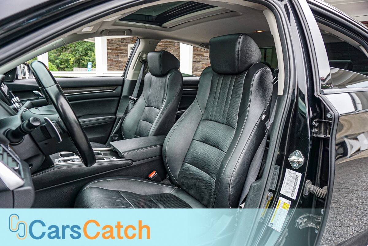 CARSCATCH - Used vehicle - SEDAN HONDA ACCORD 2020