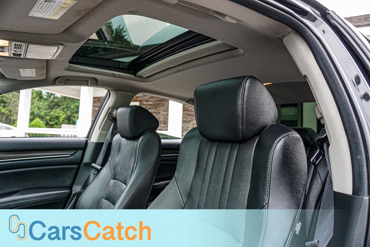 CARSCATCH - Used vehicle - SEDAN HONDA ACCORD 2020