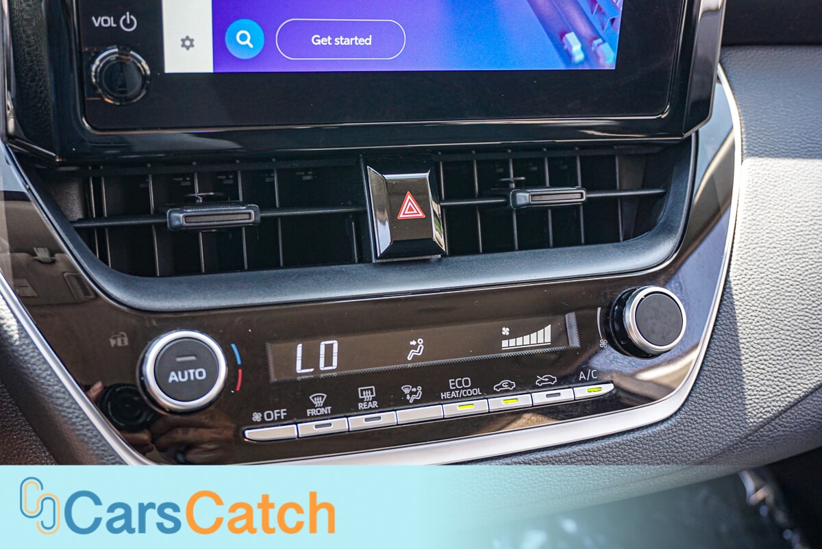CARSCATCH - Used vehicle - SEDAN TOYOTA COROLLA 2025