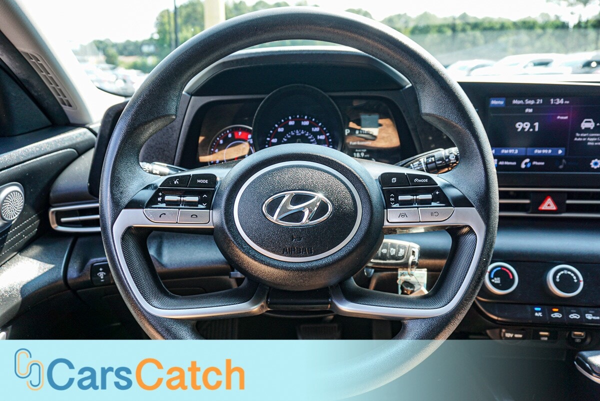 CARSCATCH - Used vehicle - SEDAN HYUNDAI ELANTRA 2023