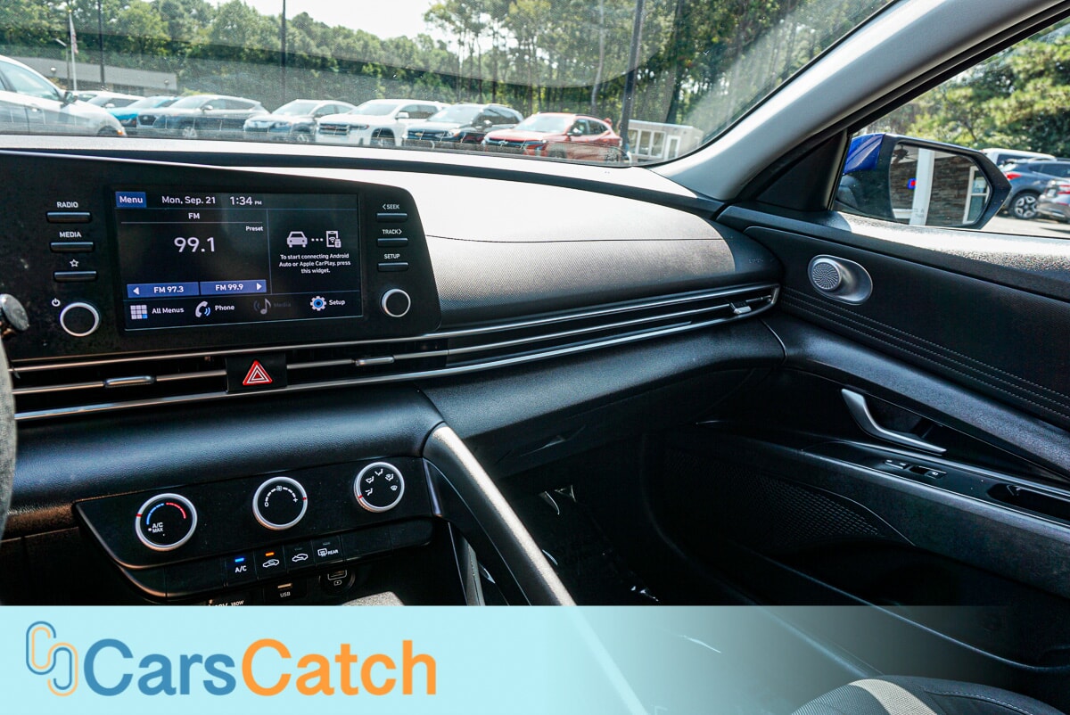 CARSCATCH - Used vehicle - SEDAN HYUNDAI ELANTRA 2023